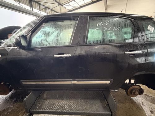 left-front-door-fiat-500l-351_-352_-2012-39980235 main image