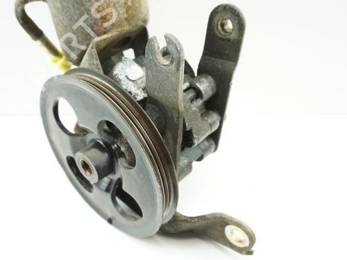 Used Steering pump TOYOTA YARIS (_P1_) 1.4 D-4D (NLP10_, NLP10R) (75 hp) 18197219