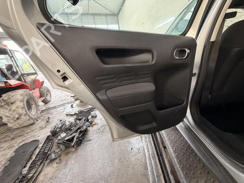 Venstre bakpanel Venstre bakpanel 39554611 39554611