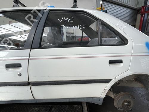 Used Left rear door PEUGEOT 405 I (15B) 1.6 (94 hp) 31016605
