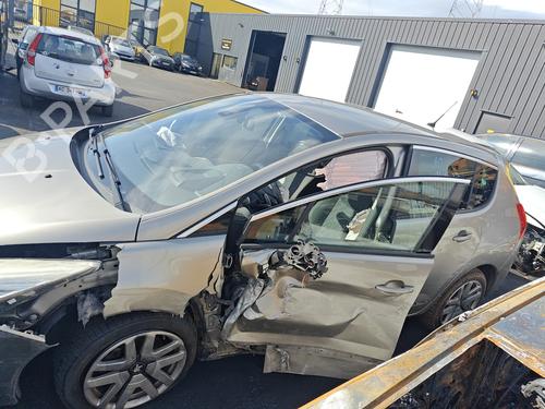 Right headlight PEUGEOT 3008 I MPV (0U_) 2.0 HDi Hybrid4 (0URHCA) | BP32027652C29 