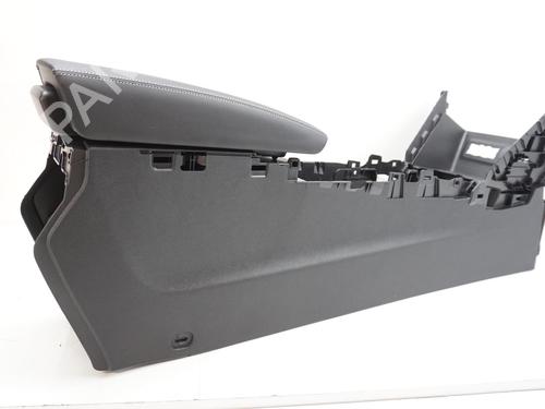 Used Armrest / Center console Armrest / Center console RENAULT MEGANE IV Hatchback (B9A/M/N_) 1.2 TCe 130 (B9MR) (130 hp) 21487567 21487567