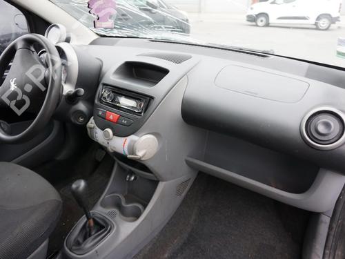 Right taillight PEUGEOT 107 (PM_, PN_) 1.4 HDi | BP18173185C35