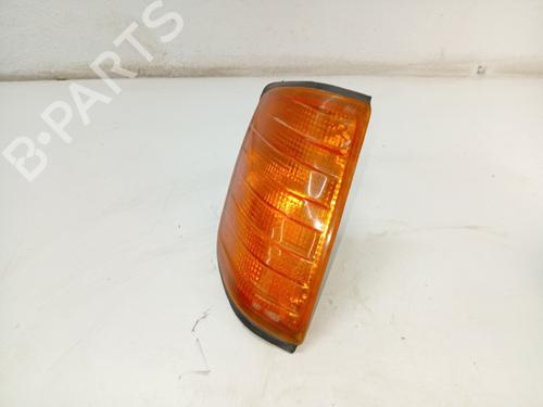 Used Right front indicator MERCEDES-BENZ 124 Saloon (W124) 200 D (124.120) (72 hp) 31105046