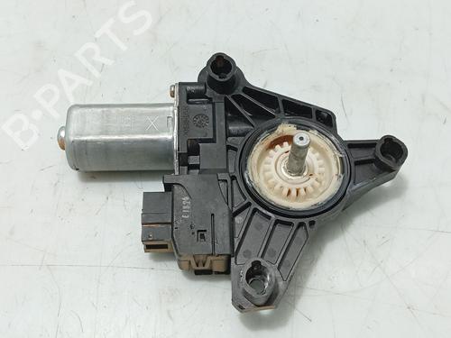 Motore alzacristalli posteriore sinistro MERCEDES-BENZ A-CLASS (W176) A 200 CDI / d (176.008) (136 hp) 31111364