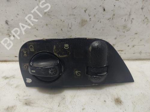 Used Headlight switch VW POLO III (6N1) 60 1.4 (60 hp) 31099443