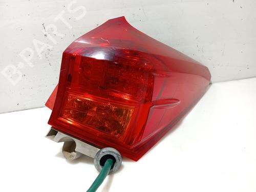 Feu arrière droit TOYOTA AURIS Estate (_E18_) 1.8 Hybrid (ZWE186_, ZWE186R, ZWE186H) (136 hp) 31102205