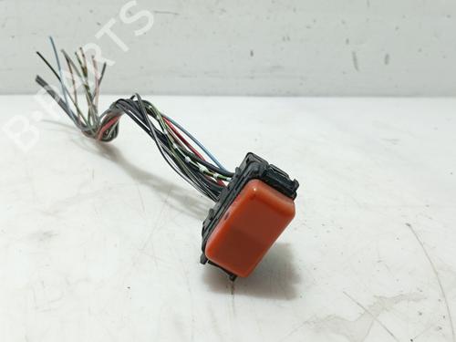 Bouton de warning MERCEDES-BENZ 124 Saloon (W124) 250 D (124.125) (90 hp) 32026525