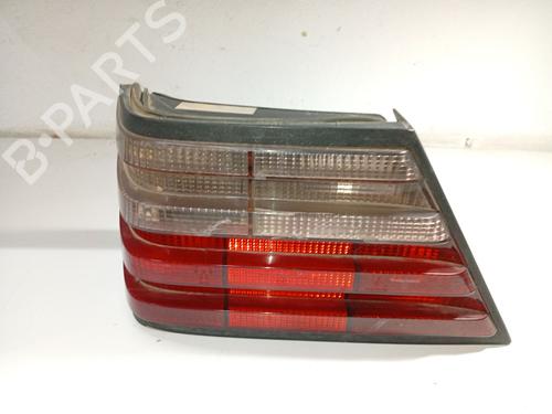 Piloto trasero izquierdo MERCEDES-BENZ 124 Saloon (W124) 200 D (124.120) (72 hp) 31104652