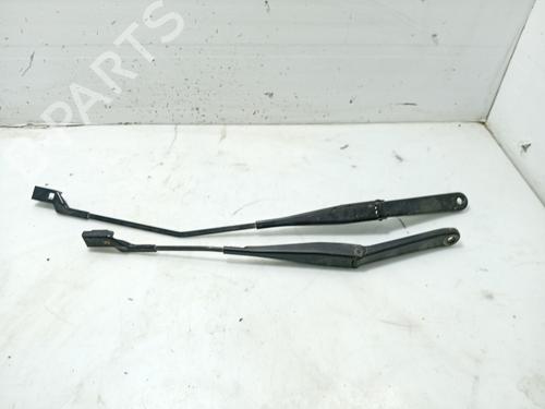 Used Front windshield wiper arm FORD FIESTA VI (CB1, CCN) 1.0 EcoBoost (100 hp) 31104386