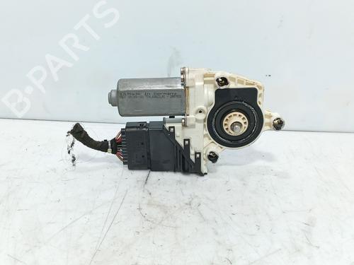 Used Right rear window motor Right rear window motor VW GOLF IV (1J1) 1.9 TDI (110 hp) 34649070 34649070