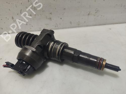 Used Injector VW GOLF V (1K1) 1.9 TDI (105 hp) 31104766