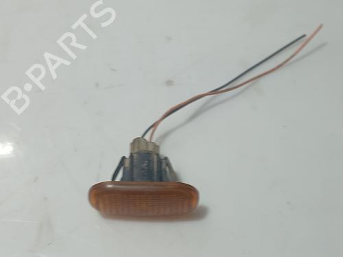 Højre side indikator RENAULT CLIO II (BB_, CB_) 1.2 (BB0A, BB0F, BB10, BB1K, BB28, BB2D, BB2H, CB0A,... (58 hp) 31107819