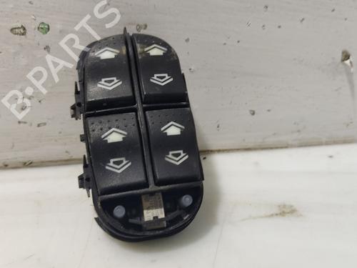 Mando elevalunas delantero izquierdo FORD FOCUS I Turnier (DNW) [1999-2007]  31105373
