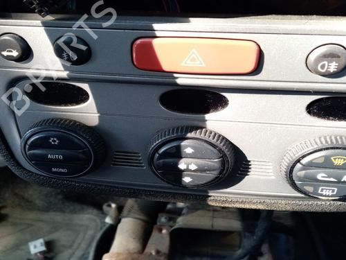 Commande Chauffage ALFA ROMEO 147 (937_) 1.9 JTD (937.AXD1A, 937.BXD1A, 937.AXV1A, 937.BXB1A,... (115 hp) 18990473