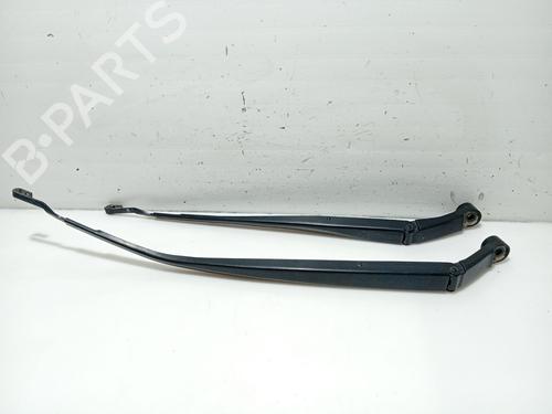 Used Front windshield wiper arm TOYOTA AURIS Estate (_E18_) 1.8 Hybrid (ZWE186_, ZWE186R, ZWE186H) (136 hp) 31102177