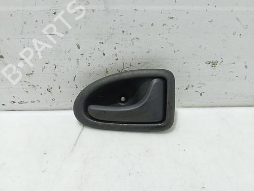Maneta interior trasera derecha RENAULT MEGANE I (BA0/1_) 1.9 dCi (BA05, BA1F) (102 hp) 31107872