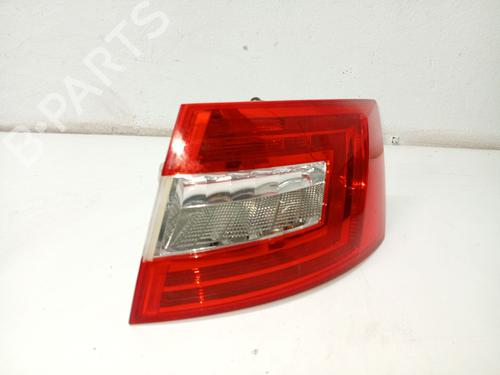 Feu arrière droit SKODA OCTAVIA III (5E3, NL3, NR3) 1.6 TDI (110 hp) 31102066