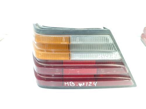 Piloto trasero izquierdo MERCEDES-BENZ 124 Saloon (W124) 200 D (124.120) (72 hp) 31105039