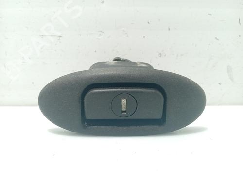 Bagagerumshåndtag RENAULT MEGANE I Classic (LA0/1_) 1.6 16V (LA00, LA04, LA0B, LA11, LA16, LA19, LA1J, LA1K,... (107 hp) 31102012