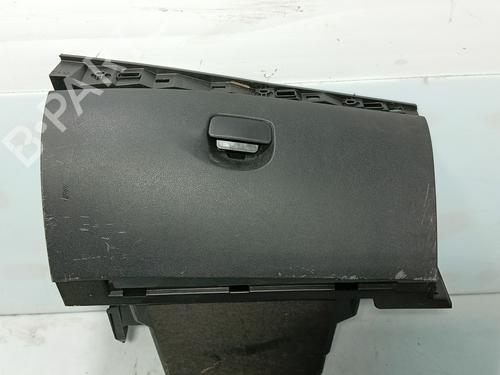 Hanskerom RENAULT MEGANE III Hatchback (BZ0/1_, B3_) 1.5 dCi (BZ1G, BZ1W, BZ0R) (95 hp) 32751176