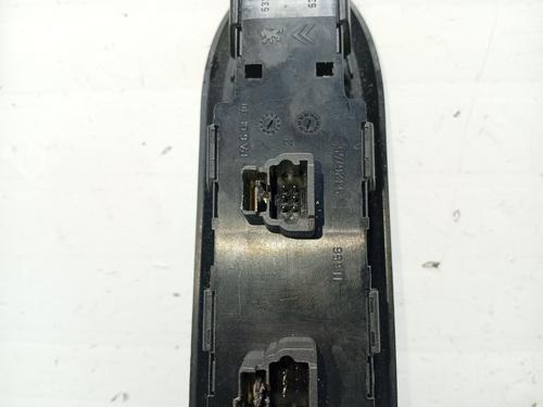 Left front window switch PEUGEOT 407 (6D_) 2.0 HDi 135 (6DRHRH, 6DRHRE, 6DRHRG, 6DRHRJ) | BP31105701I27 