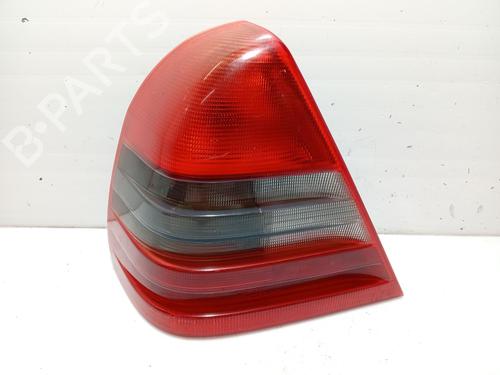 Piloto trasero izquierdo MERCEDES-BENZ C-CLASS (W202) C 220 (202.022) (150 hp) 31105884
