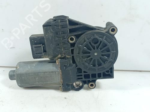Rudehejsemotor forskærm højre Rudehejsemotor forskærm højre AUDI A6 C5 Avant (4B5, 4B6) 1.9 TDI (110 hp) 39695544 39695544