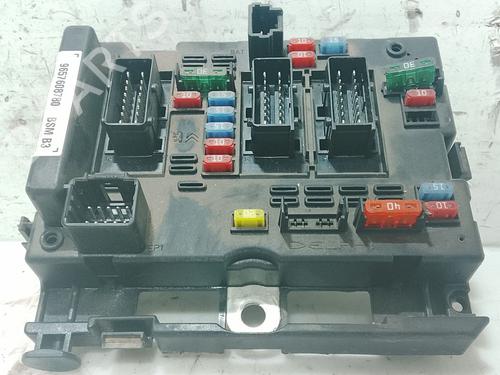 Used Fuse box Fuse box 38775190 38775190