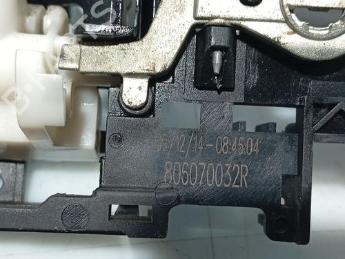 front-left-exterior-door-handle-renault-megane-iii-hatchback-bz01_-b3_-2008-32686691 main image