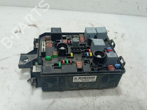 Used Fuse box Fuse box 37758114 37758114