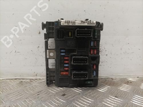 Used Fuse box Fuse box 19016734 19016734