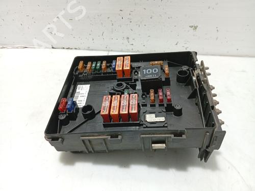 Used Fuse box VW GOLF V (1K1) 1.9 TDI (105 hp) 31106964