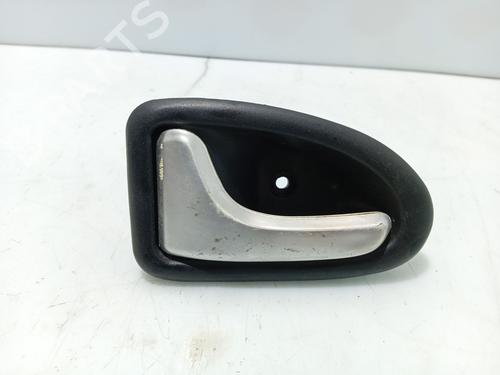 Venstre foran invendig håndtak RENAULT CLIO II (BB_, CB_) 1.2 (BB0A, BB0F, BB10, BB1K, BB28, BB2D, BB2H, CB0A,... (58 hp) 31110452