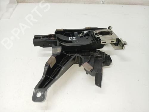 Venstre foran invendig håndtak RENAULT KADJAR (HA_, HL_) 1.6 dCi 130 (HLA4) (130 hp) 31105264