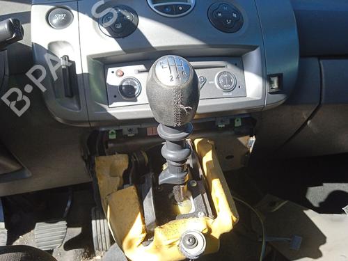 Leva del cambio RENAULT SCÉNIC II (JM0/1_) 1.5 dCi (JM1E, JM16) (106 hp) 19007126
