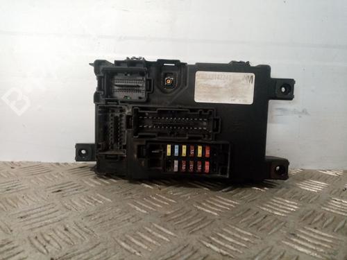 Used Fuse box Fuse box 19015824 19015824