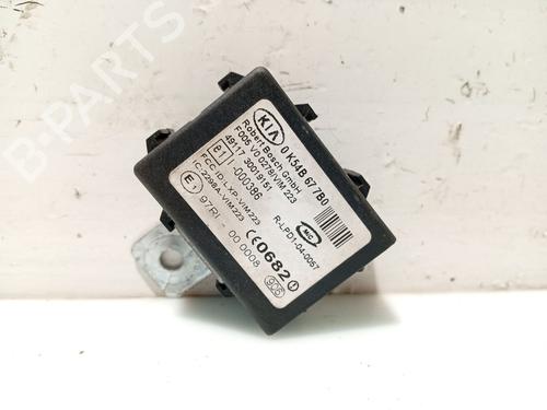 Used Electronic module KIA CARNIVAL II (GQ) 2.9 CRDi (144 hp) 31102689