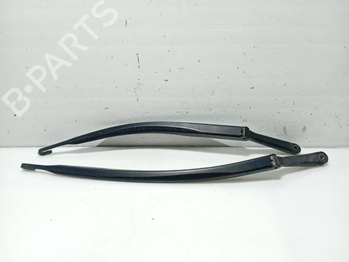 Used Front windshield wiper arm ALFA ROMEO 147 (937_) 1.9 JTD (937.AXD1A, 937.BXD1A, 937.AXV1A, 937.BXB1A,... (115 hp) 31099034