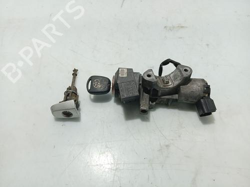 Used Ignition barrel TOYOTA AVENSIS Estate (_T25_) 2.0 D-4D (CDT250_, CDT250R) (116 hp) 31132135