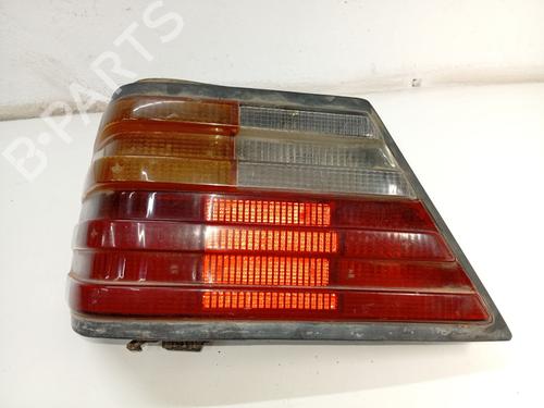 Piloto trasero izquierdo MERCEDES-BENZ 124 Saloon (W124) 200 D (124.120) (72 hp) 31105029