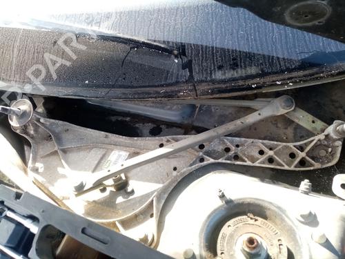 Used Front wiper motor RENAULT LAGUNA II Grandtour (KG0/1_) [2001-2007]  19009834