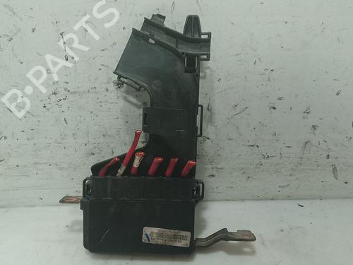 Used Fuse box Fuse box 39204075 39204075