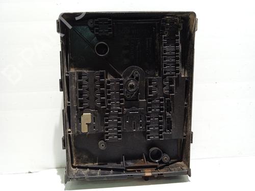 Used Fuse box Fuse box 19009964 19009964