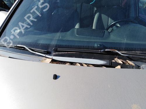 Used Front windshield wiper arm KIA CARENS III MPV (UN) 2.0 CRDi 115 (115 hp) 24688782