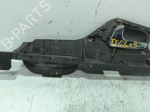 Venstre bagtil invendig håndtag Venstre bagtil invendig håndtag SEAT CORDOBA Vario (6K5) 1.4 i (60 hp) 39808742 39808742