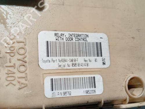 Fuse box TOYOTA AVENSIS (_T25_) 2.0 D-4D (CDT250_, CDT250R) | BP31824056E1