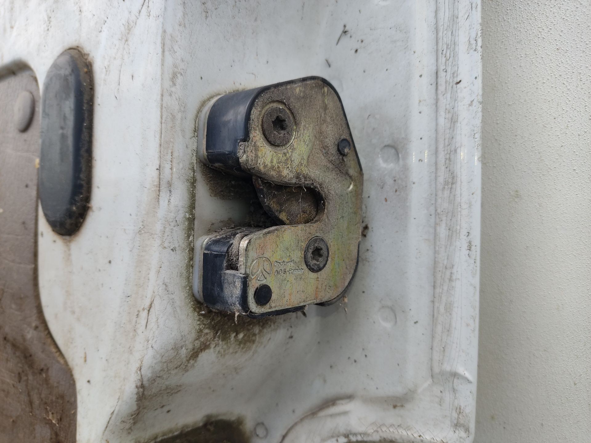 Renault Master Rear Lock Box Rear right lock RENAULT MASTER II Van (FD) 24104604 | B-Parts