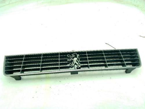 Used Grille PEUGEOT 505 (551A) 2.5 Turbo Diesel (90 hp) 25734506