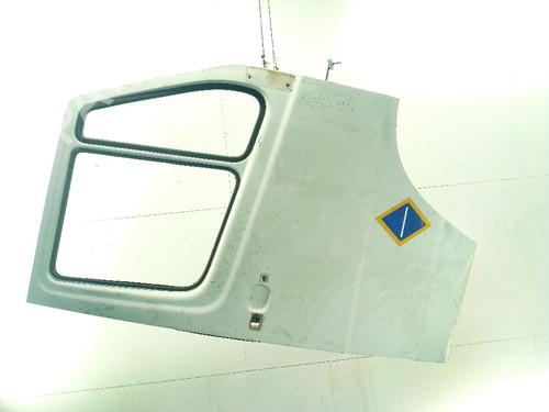 Used Right front door MERCEDES-BENZ T1 Bus (602) 310 D 2.9 (95 hp) 29605788